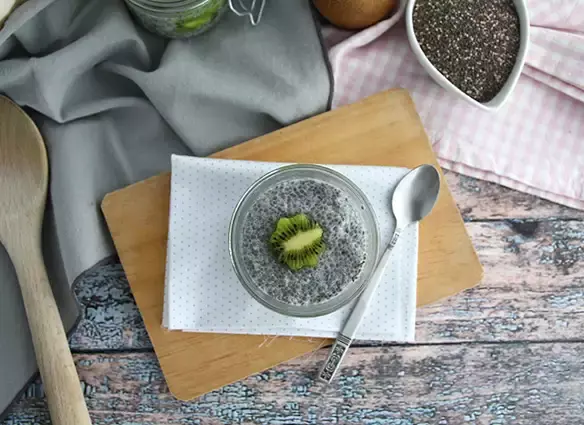 Chia seed pudding with kiwi