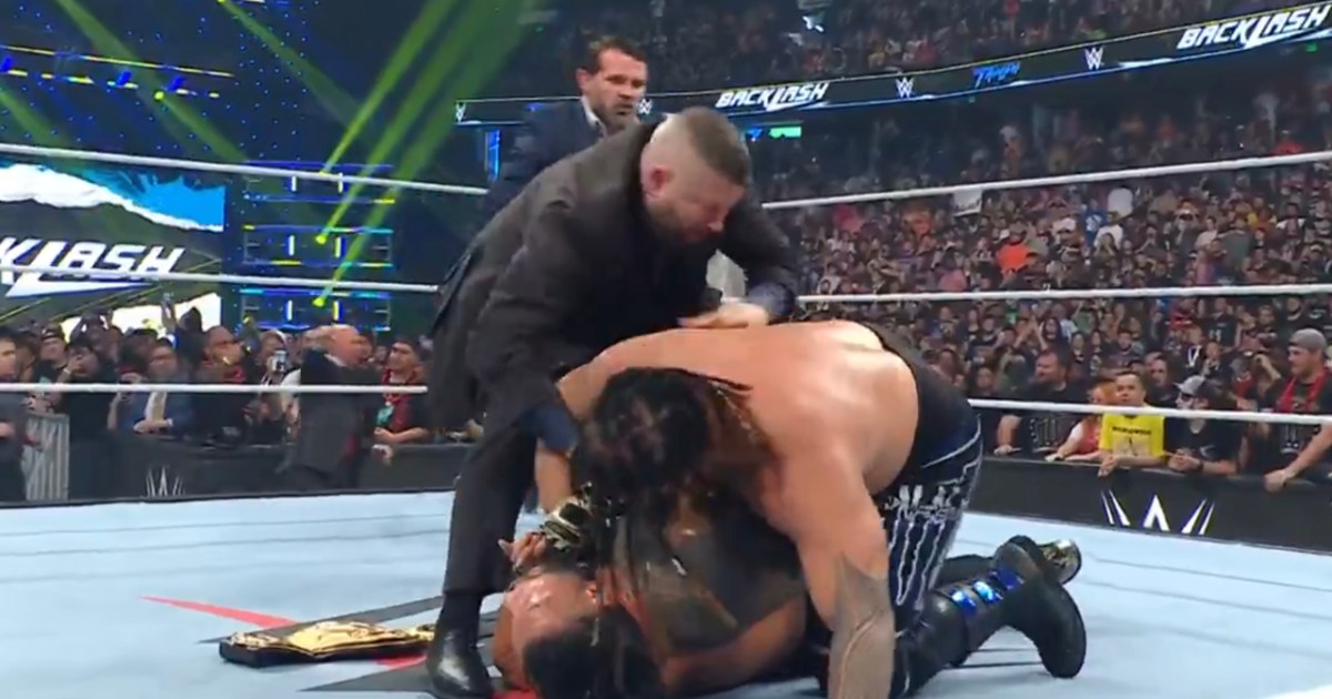 Jacob Fatu attacks Roman Reigns after Backlash loss