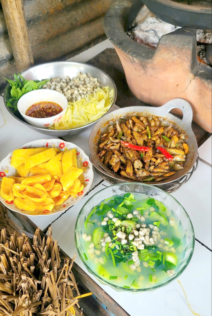 Về quê ăn cơm nhà