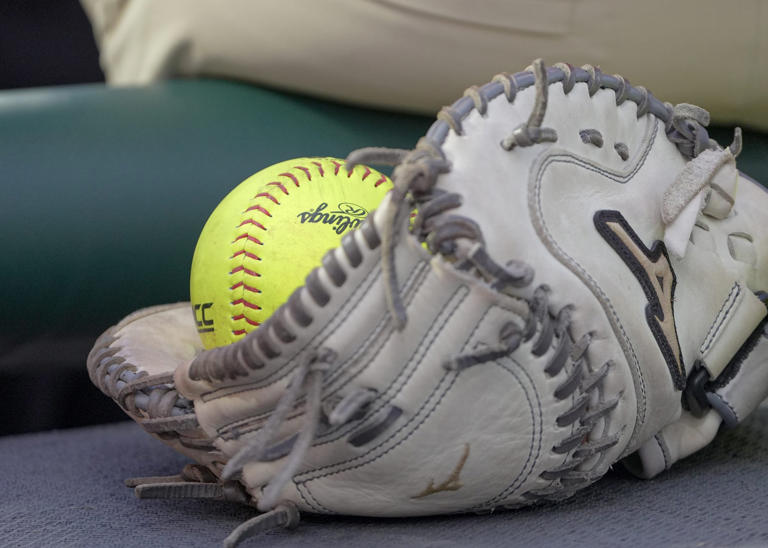 When is NCAA softball selection show today? Time, TV schedule, bracket