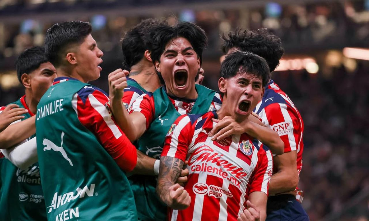 Chivas gana a Tigres y consigue la hazaña