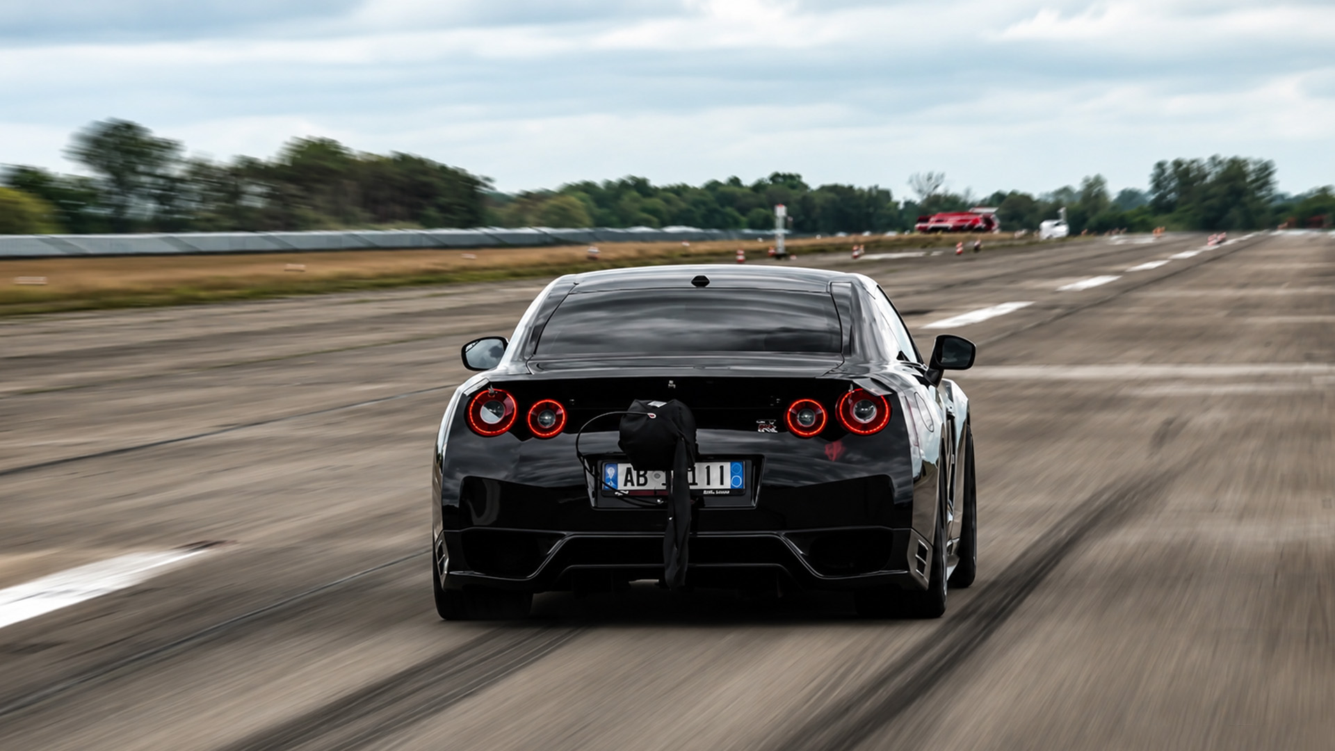 2000 PS Nissan GT-R R35 zeigt brutale Beschleunigung