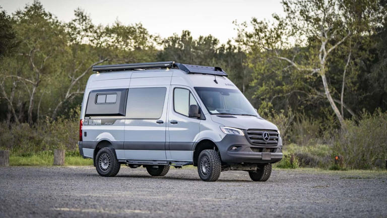 Το Mercedes-Benz Sprinter είναι το απόλυτο off road camper - Κοστίζει ...