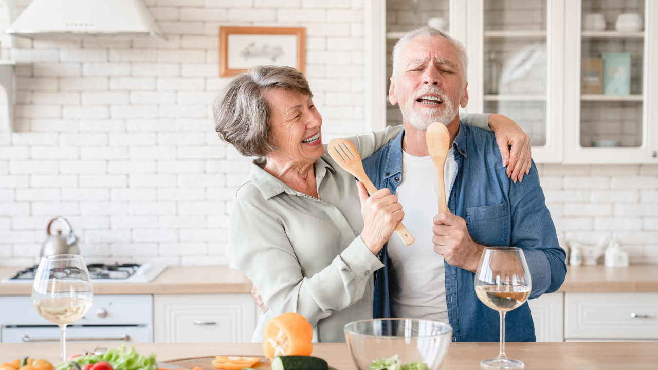 10 signs of generosity in healthy relationships, according to psychology