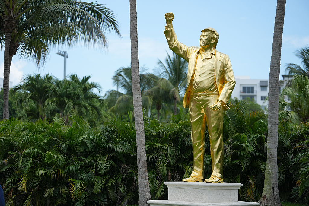Trump’s newest gold statue revives “golden calf” criticism
