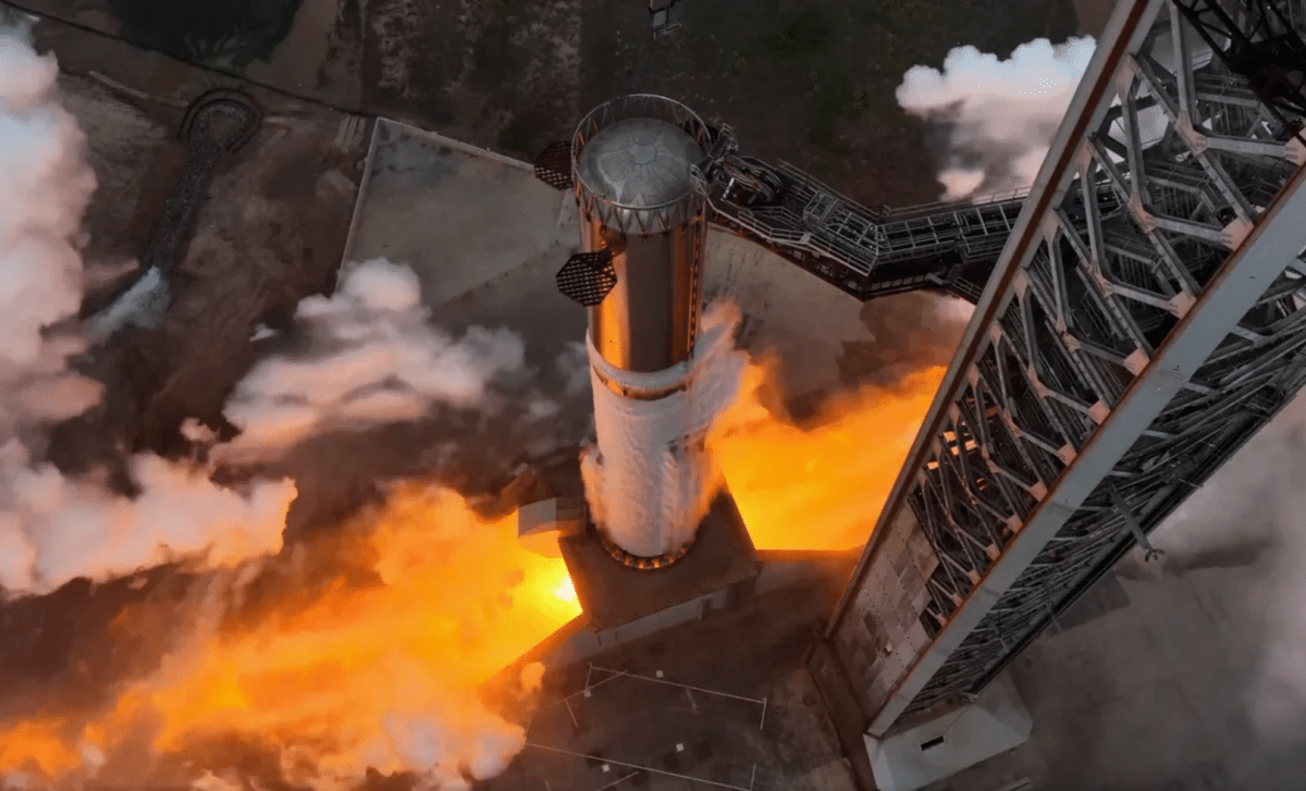 SpaceX fired up its 33-engine Starship V3 Super Heavy rocket booster ...
