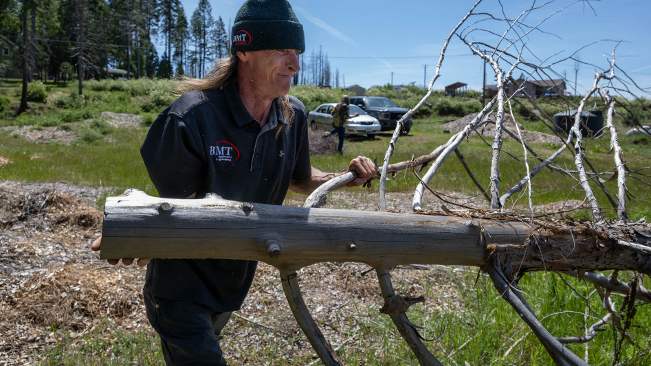 Caldor Fire survivor clears Grizzly Flats lot to rebuild near surviving ...