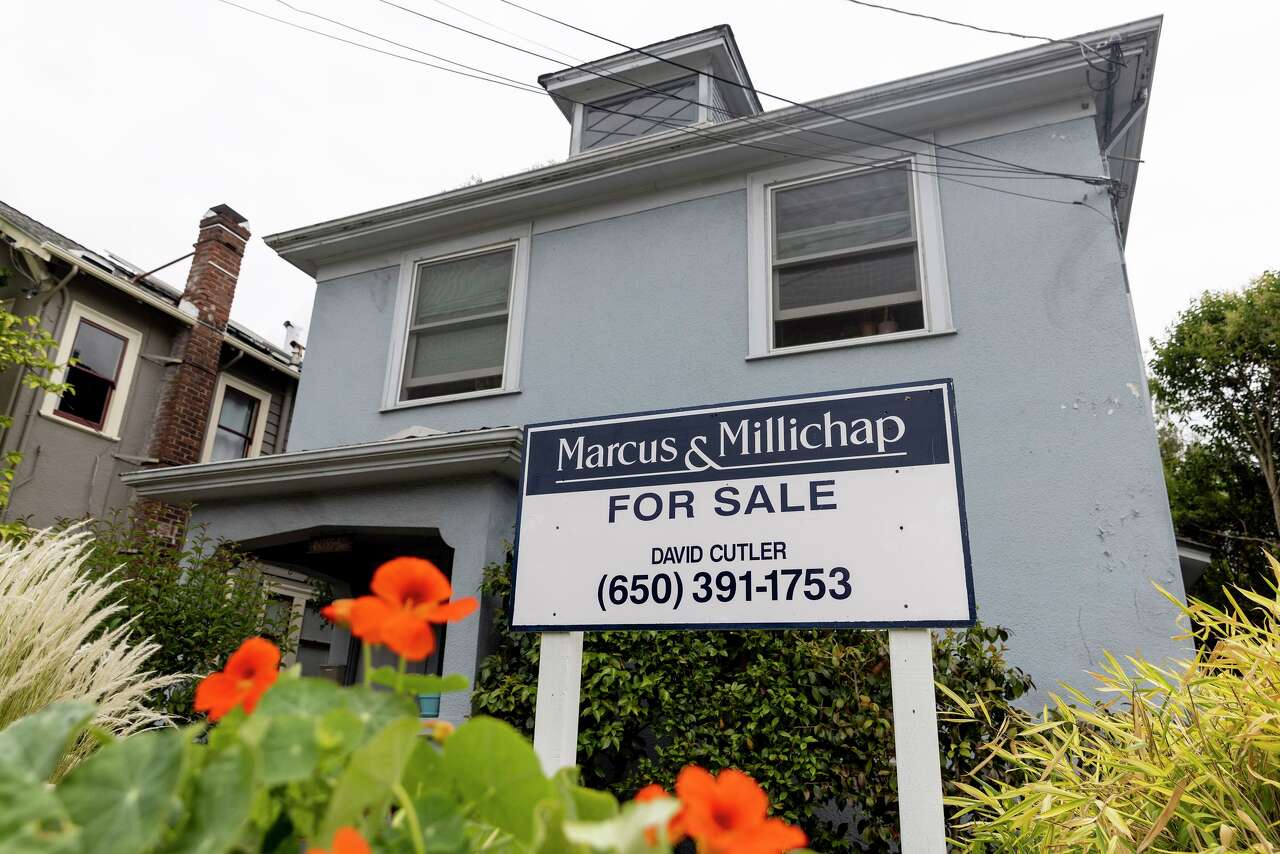 Oakland home values continue to fall - at one of the fastest rates in the nation
