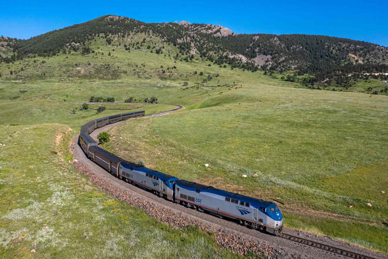 This 2,438-mile train route is the longest and most beautiful in the US ...