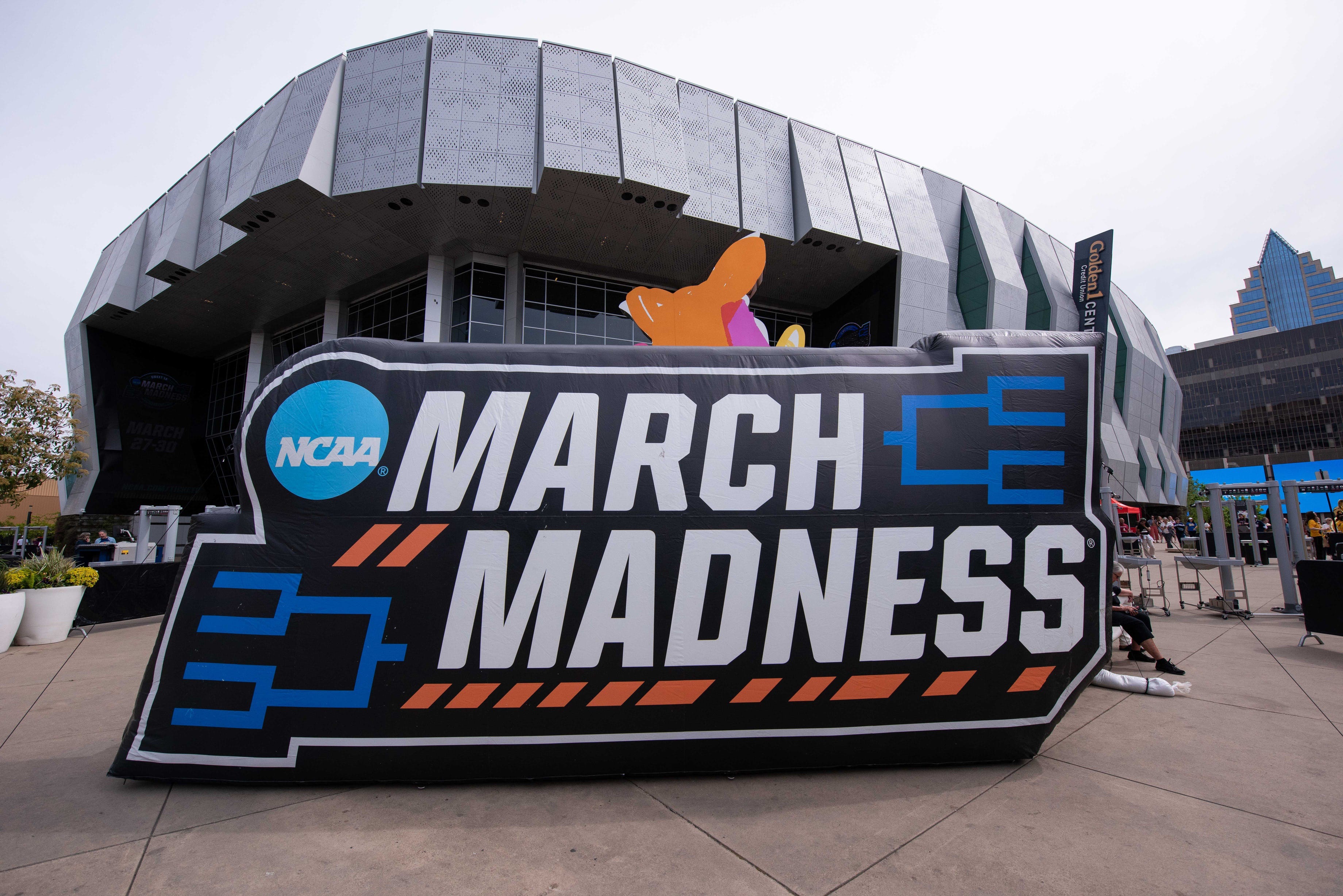 Wisconsin falls to double-digit seed in 76-team bracket prediction