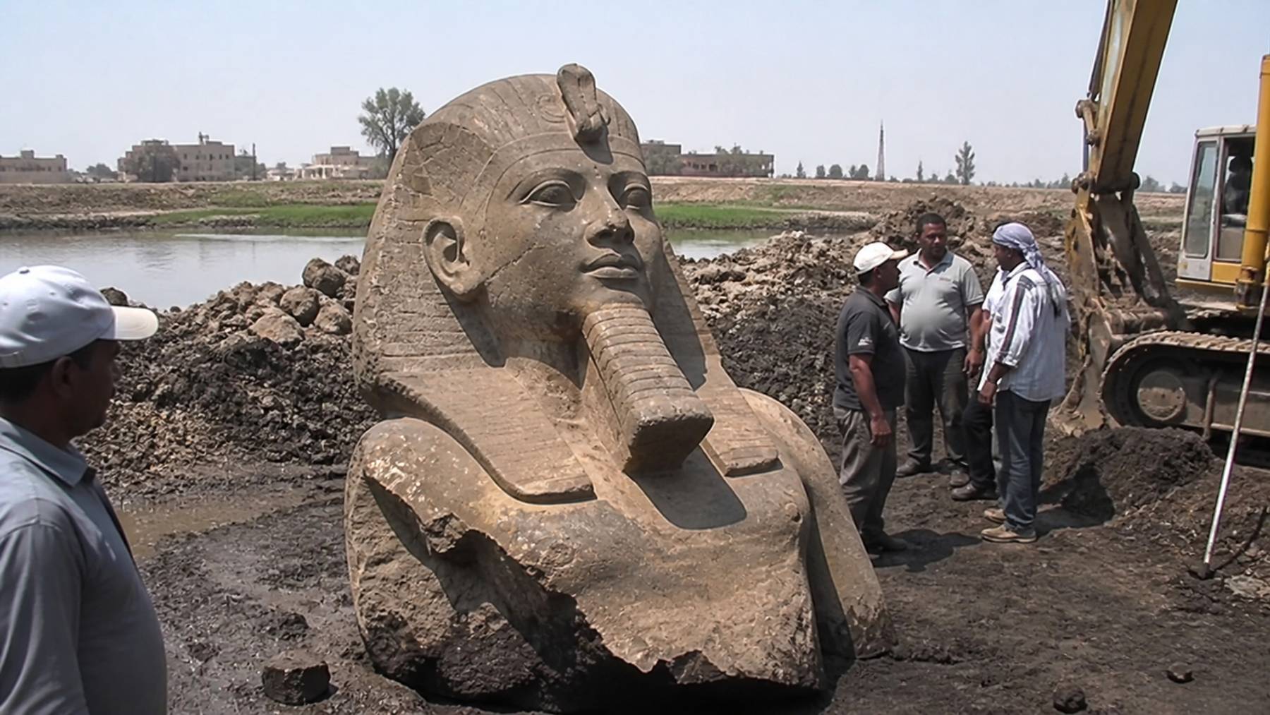 Hallan estatua Ramsés II.