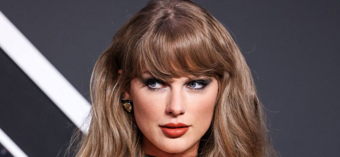 Taylor Swift turns heads in little black lace outfit for date night ...