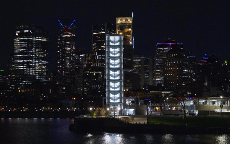 Photo gallery: Habs fever - Montreal's skyline lights up blue, white, red