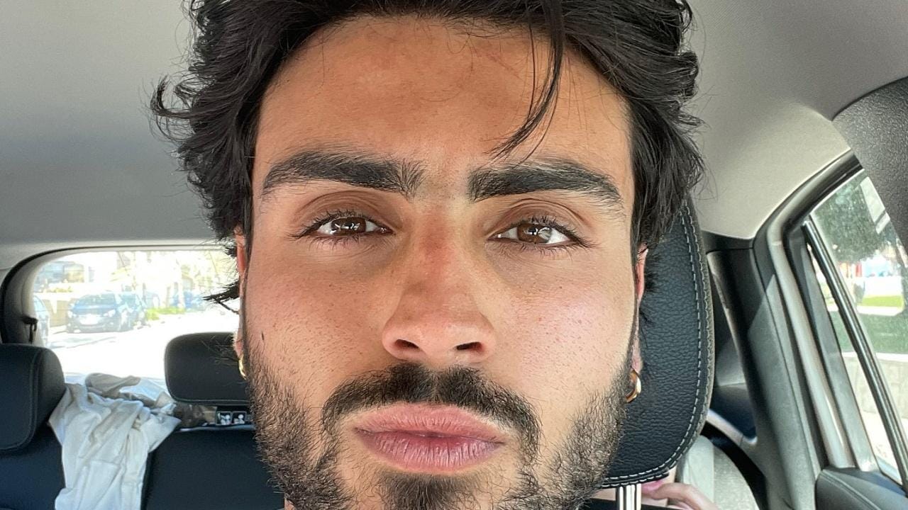 Menos músculos, sem barba e com o cabelo muito curto e azul: Rui ...