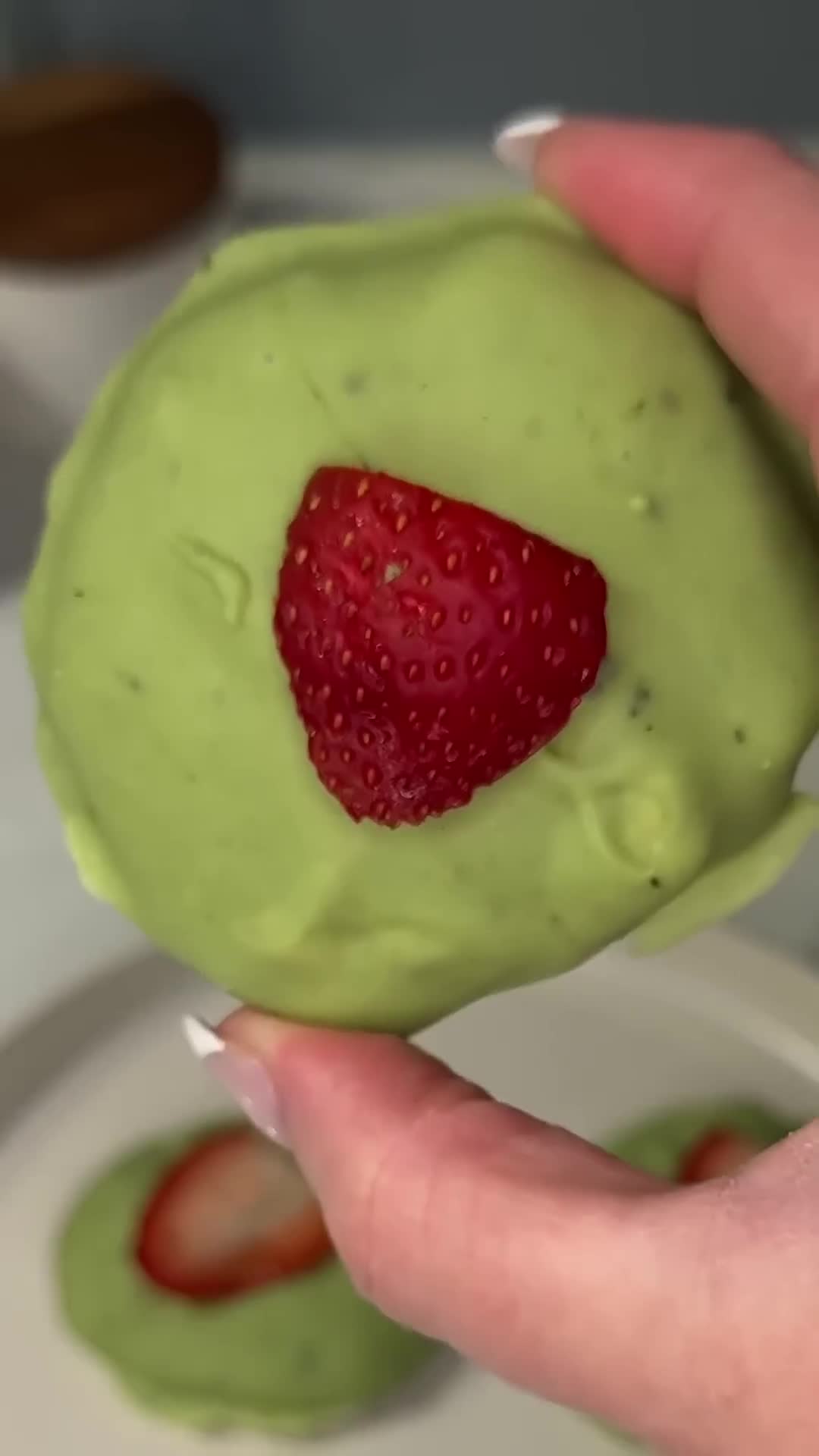 Yogurt drops flavored with fruit and trendy tea powder