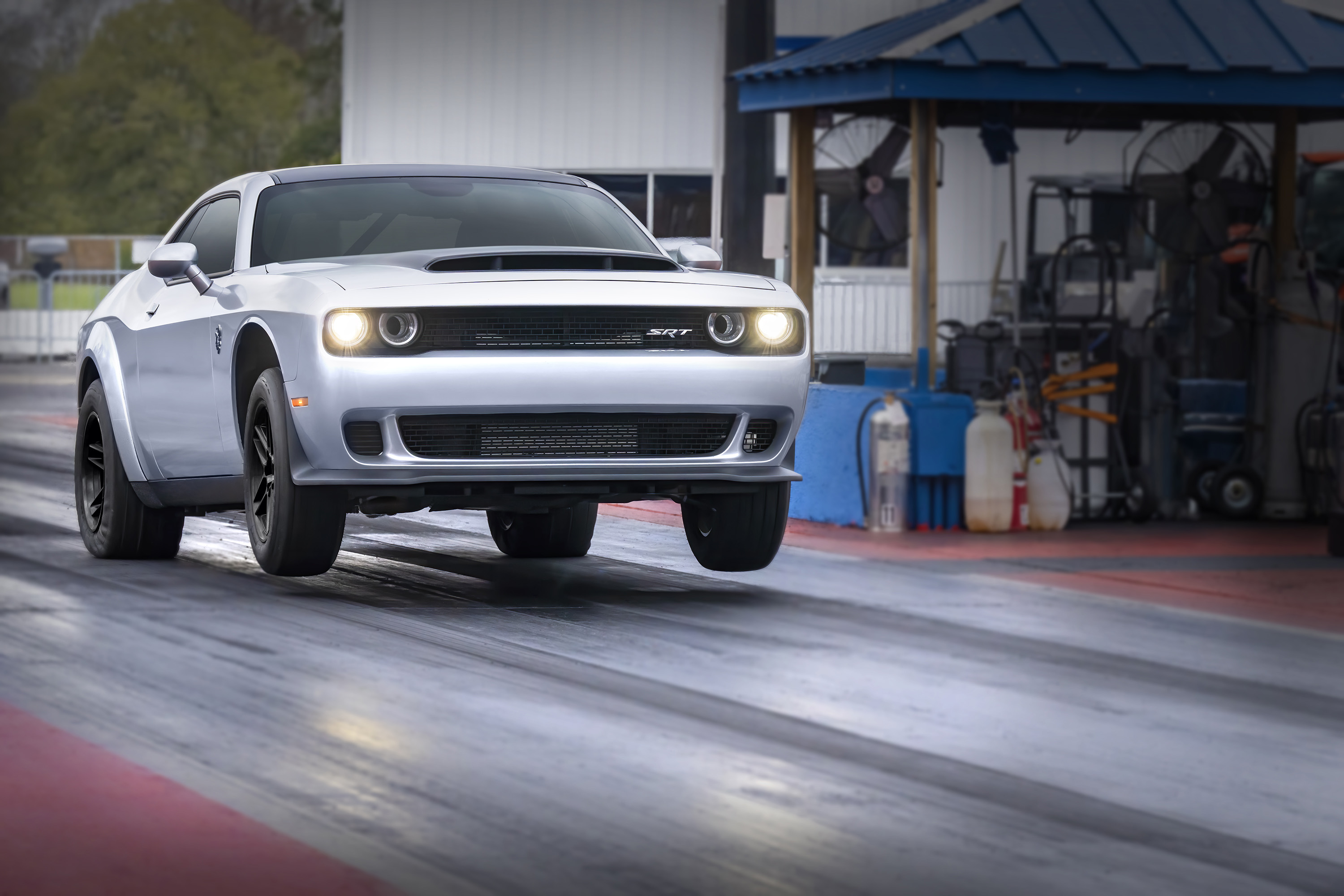 Hij kocht een Dodge Demon van 1025 pk, reed 114 kilometer en rijk werd ...