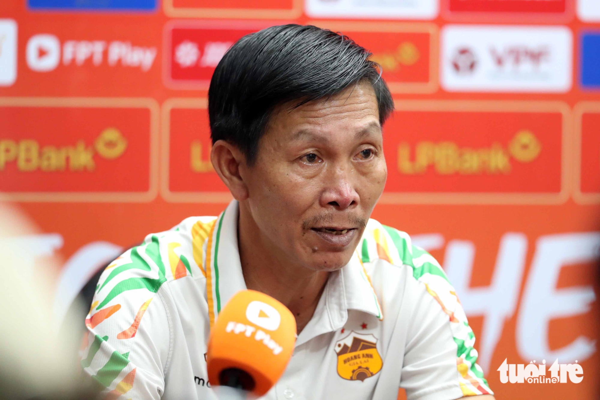 HLV Hoàng Anh Gia Lai nói gì khi trụ cột bỗng chấn thương?