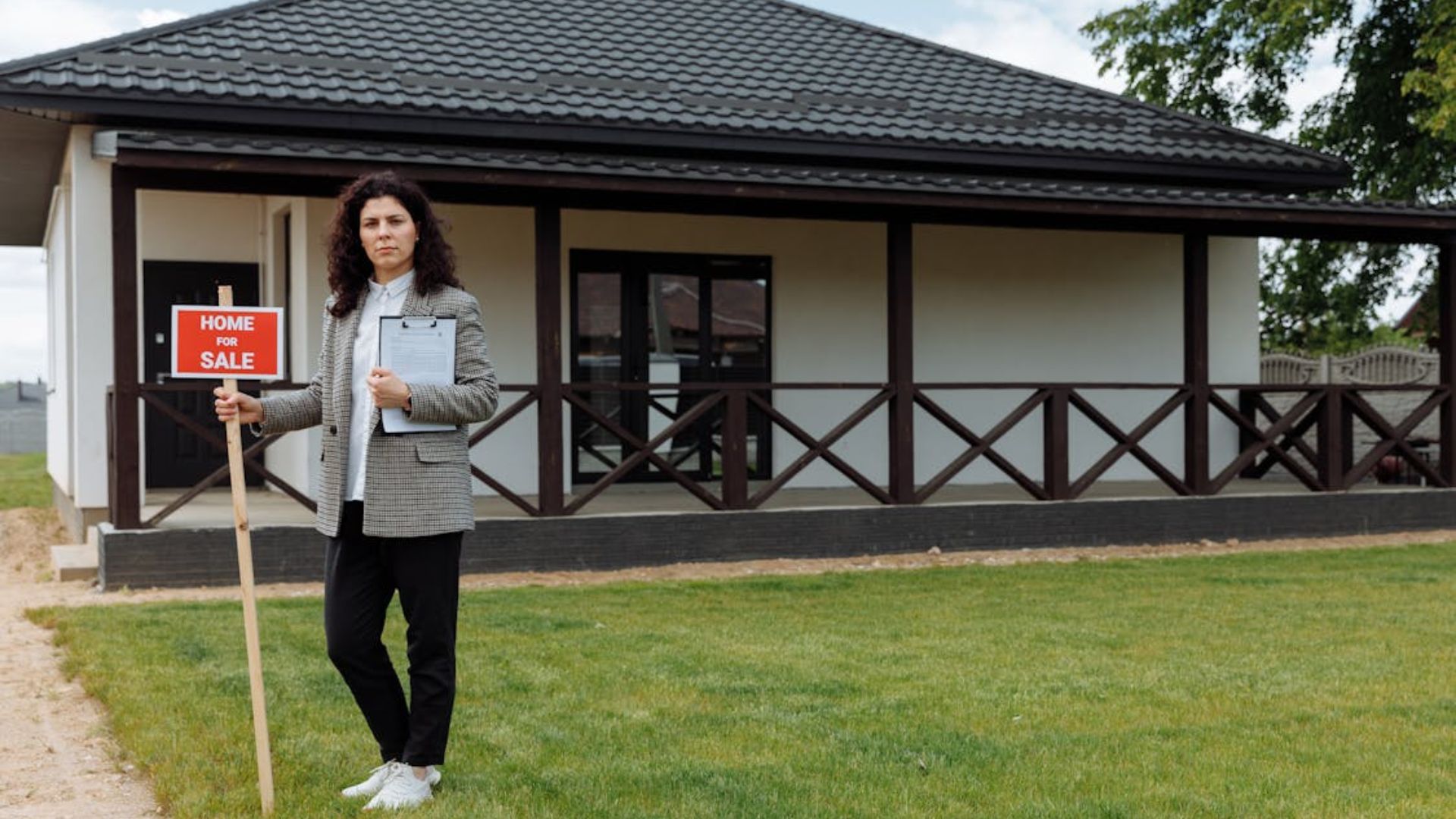 How to know if it's time to sell your house or renovate it