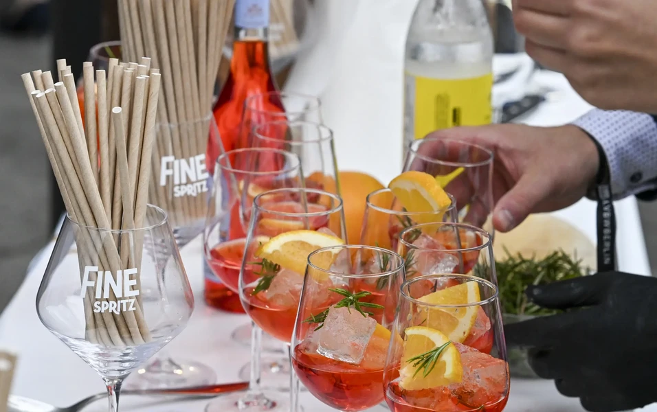 Healthy mocktails and hydrating drinks refresh summer 2026