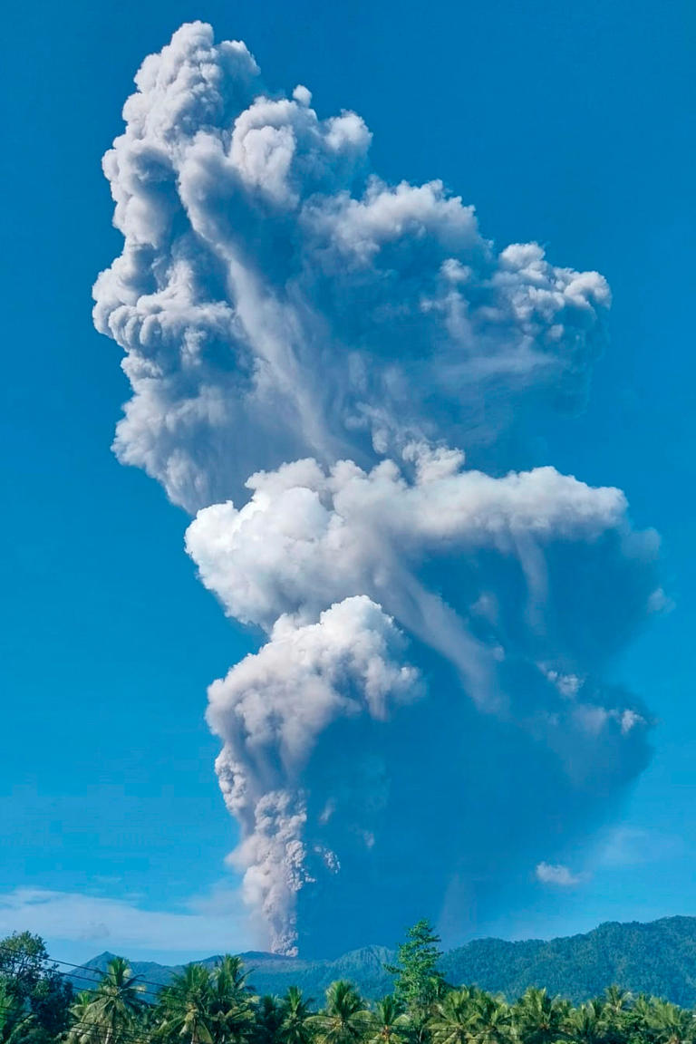 Bodies retrieved from Indonesian volcano after eruption kills 3 hikers