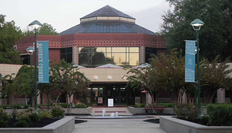 Houston-area community colleges expand bachelor's degrees at a lower cost