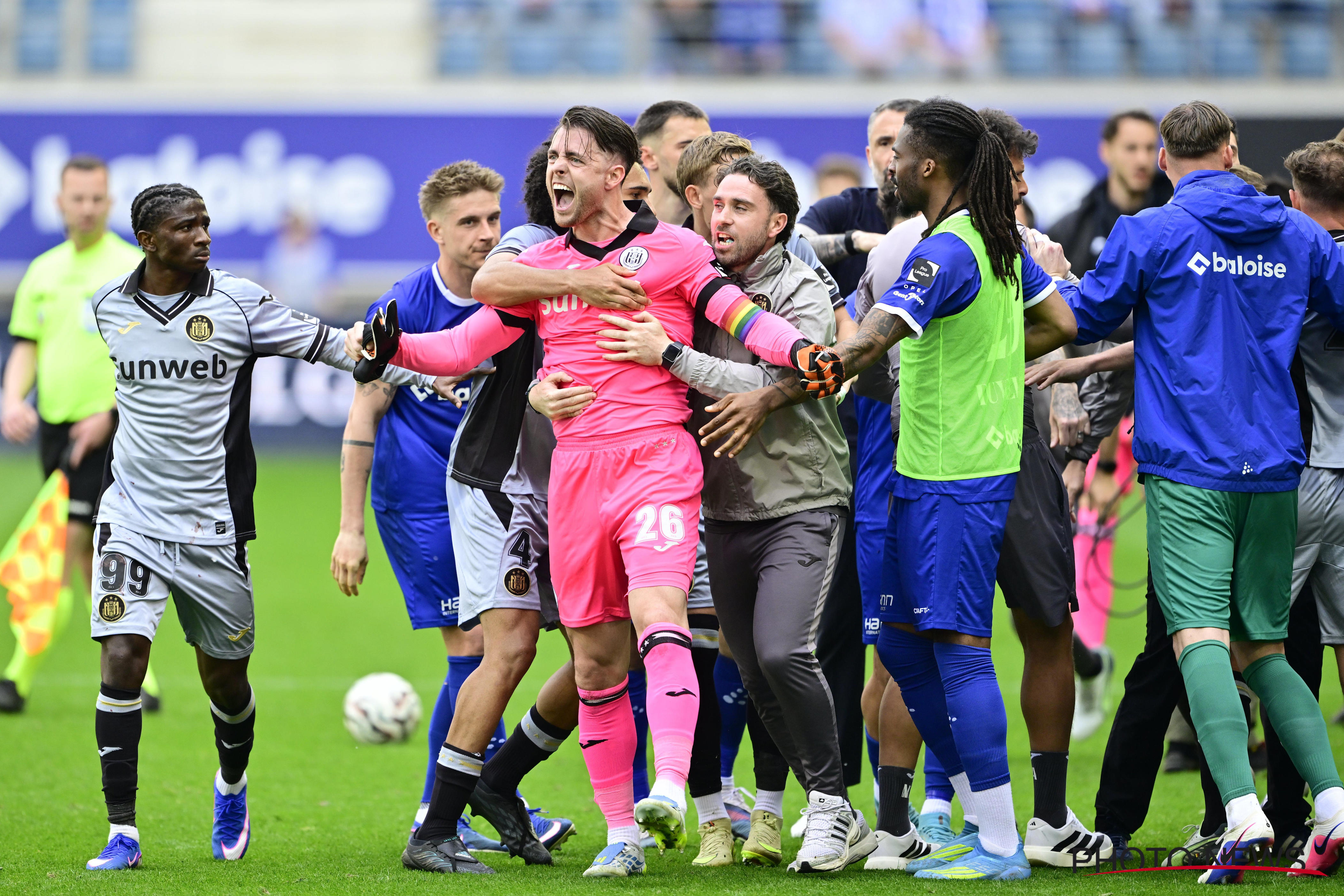 RSCA-fans keren zich tegen Coosemans: 'IQ van een goudvis, Anderlecht ...