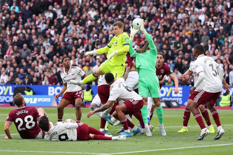 Man City rocked by Arsenal VAR decision as Premier League title race ...