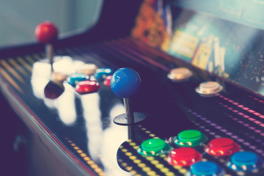New retro arcade bar, lounge opens in Troy