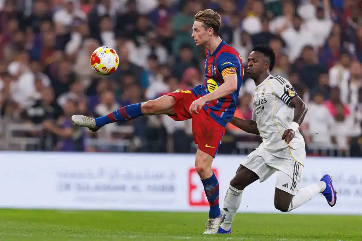 Barcelona e Real Madrid se enfrentam em clássico decisivo na La Liga