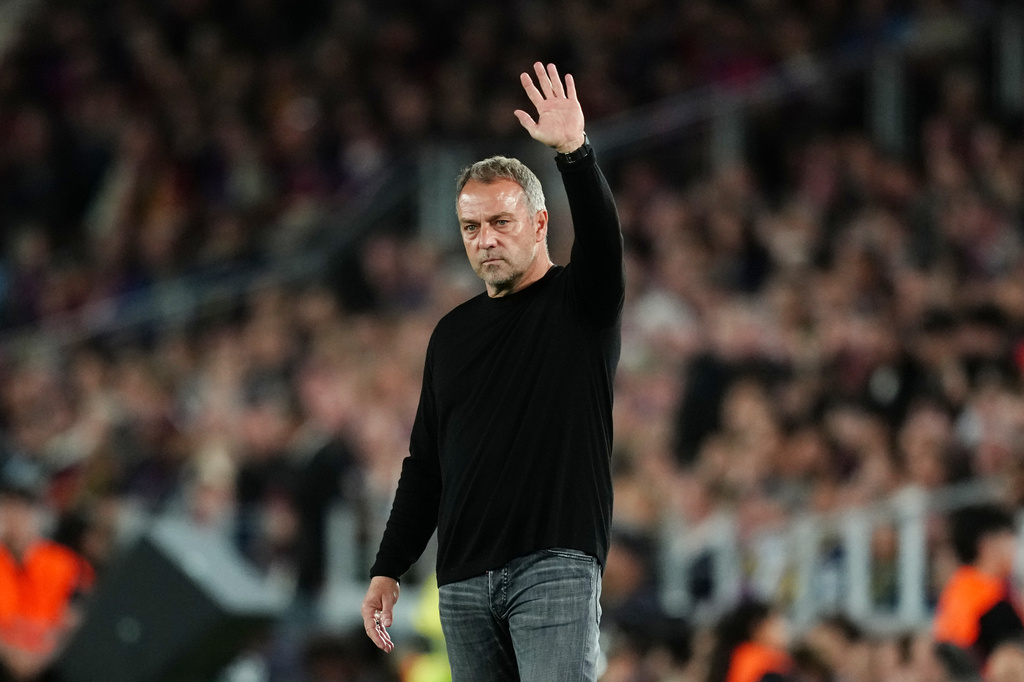 Watched by its grieving coach, Barcelona retains Spanish league title ...