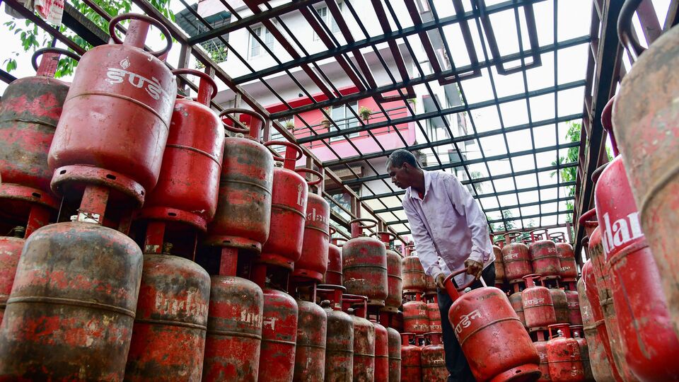 LPG gas cylinder price on 11 May: How much does domestic and commercial ...