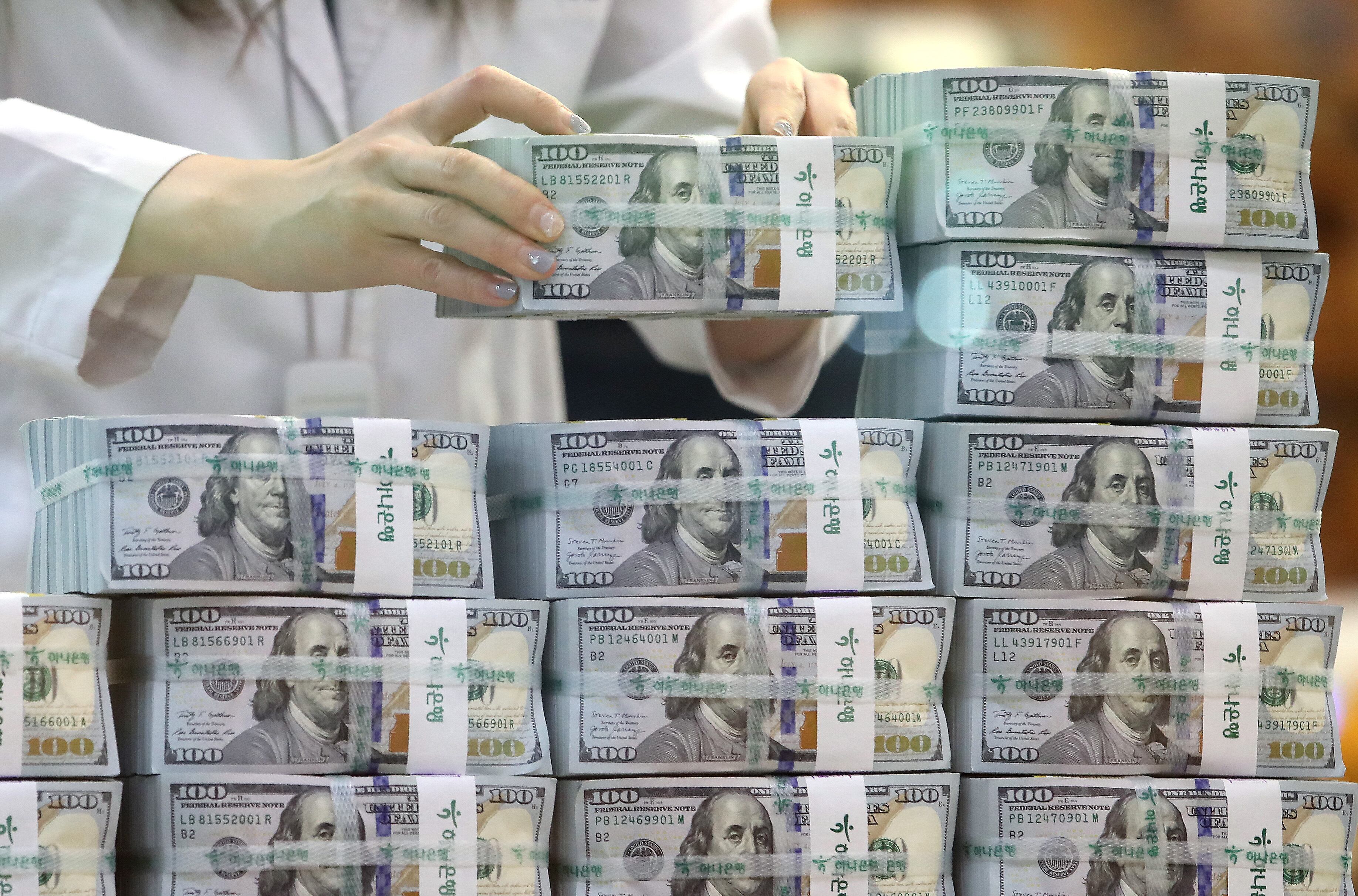 원·달러 환율, 5.7원 내린 1466원 개장