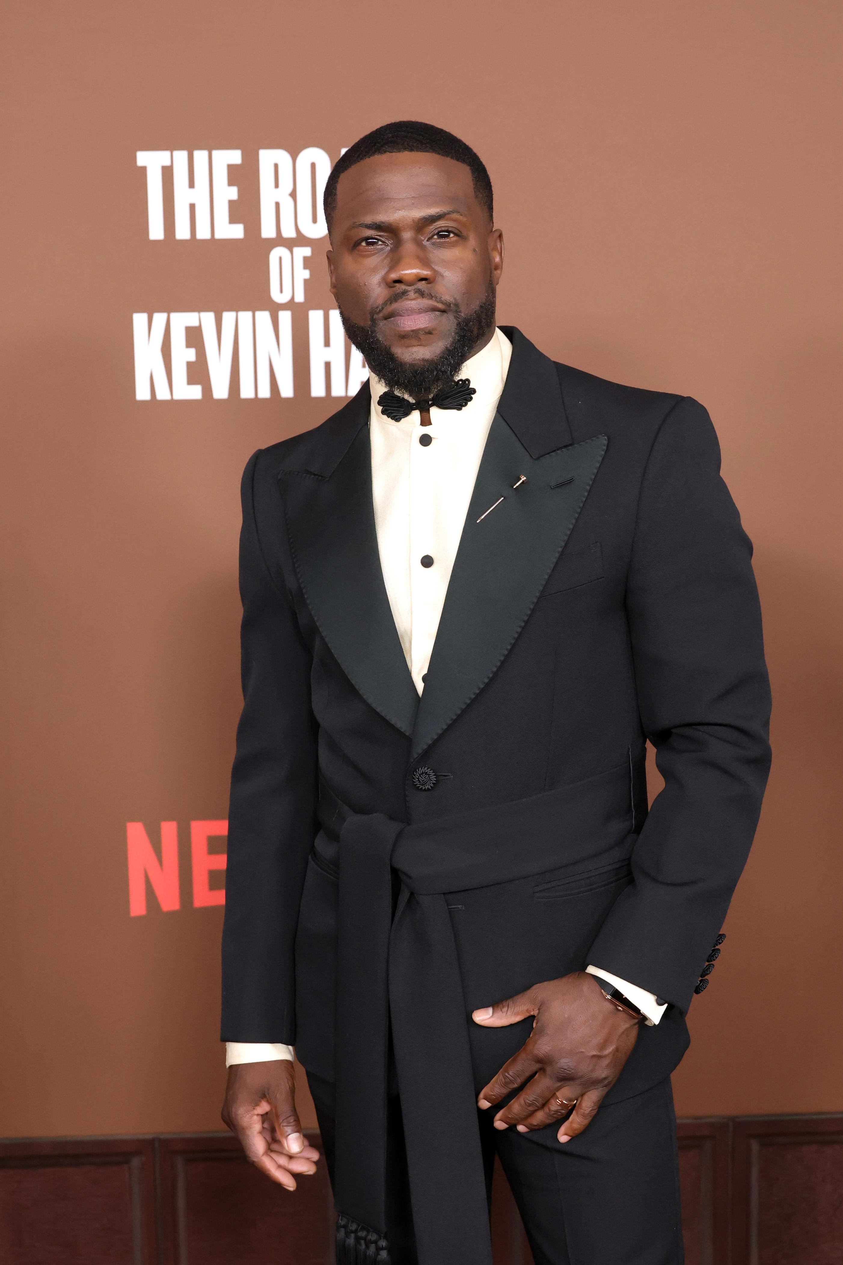 Tom Brady crashes Kevin Hart's Netflix roast, hits on star's wife