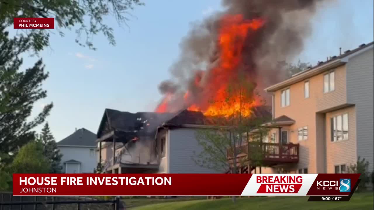 Flames and smoke engulf Johnston home in evening fire