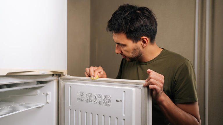What does 'HI' mean on a refrigerator?