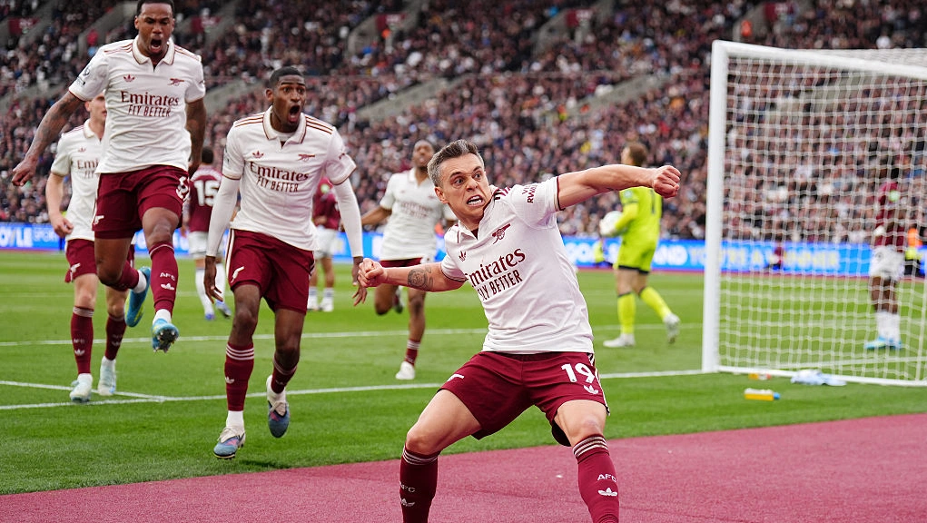 Arsenal stay in control after dramatic West Ham win
