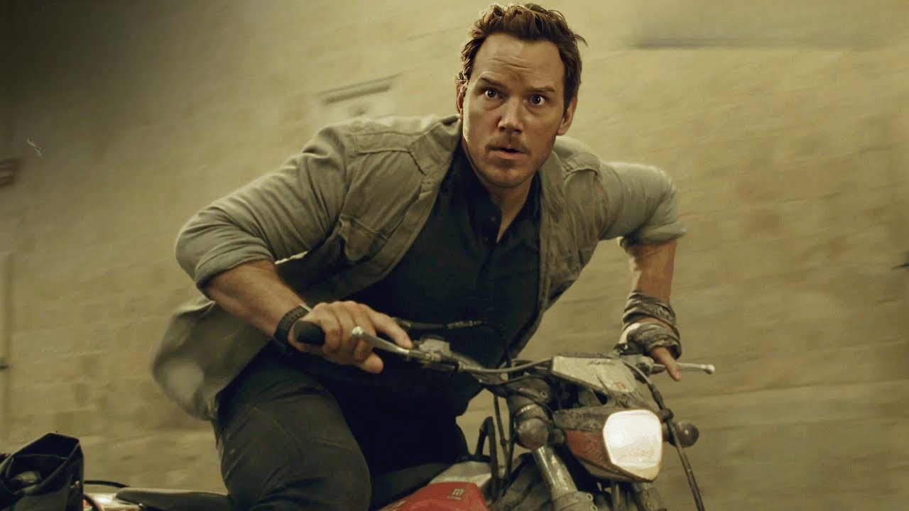 Owen's epic raptor chase through the town Jurassic World Dominion 4K HDR