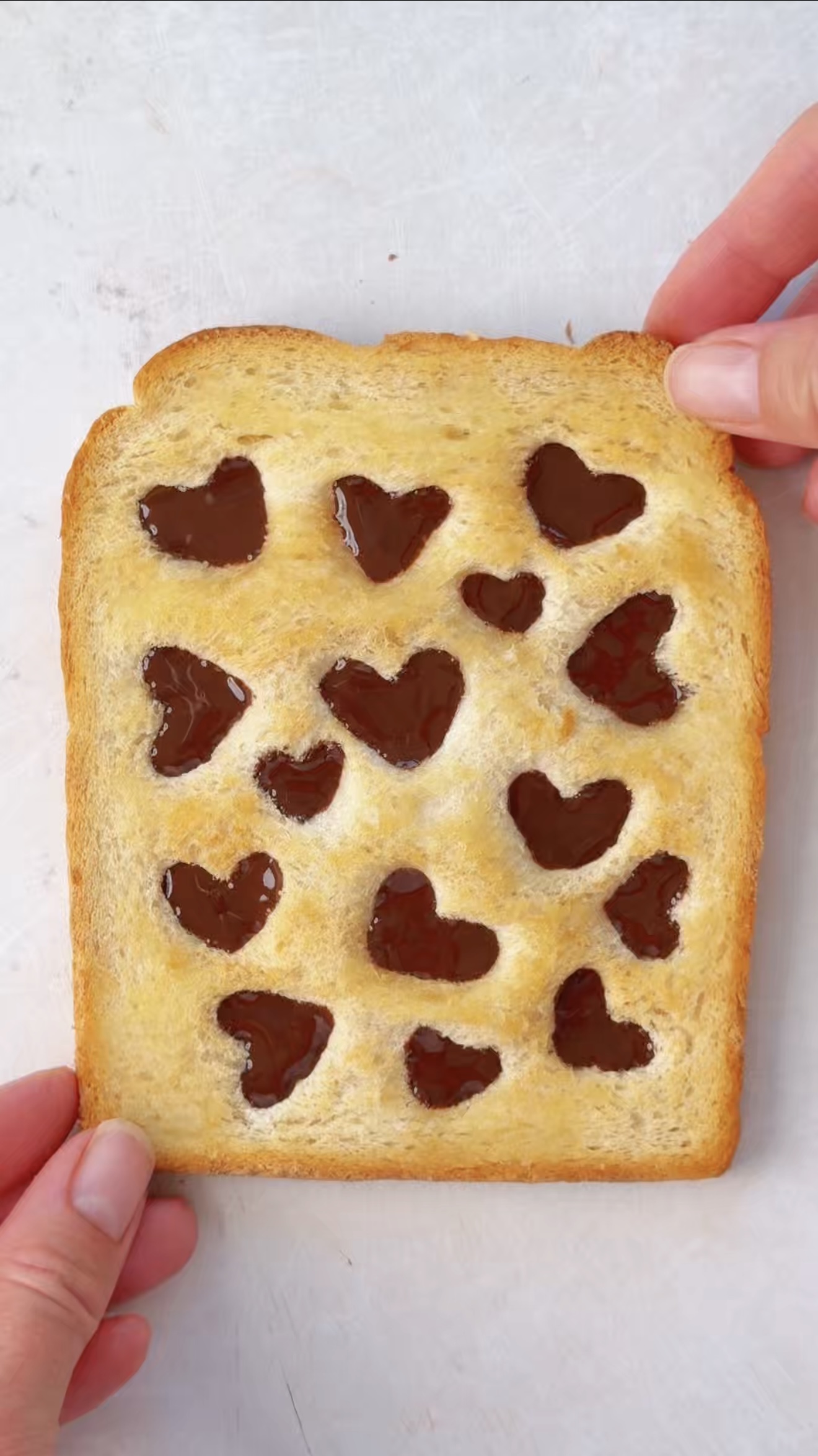 Mini bocaditos tostados de corazón de chocolate