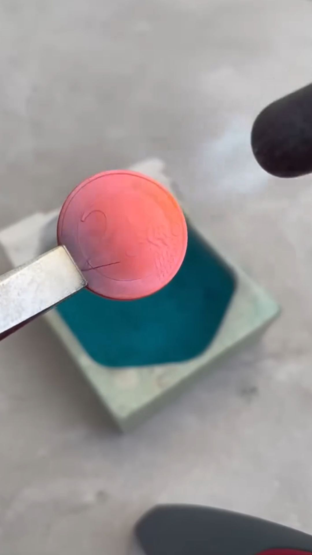 The coin experiment that looks almost impossible