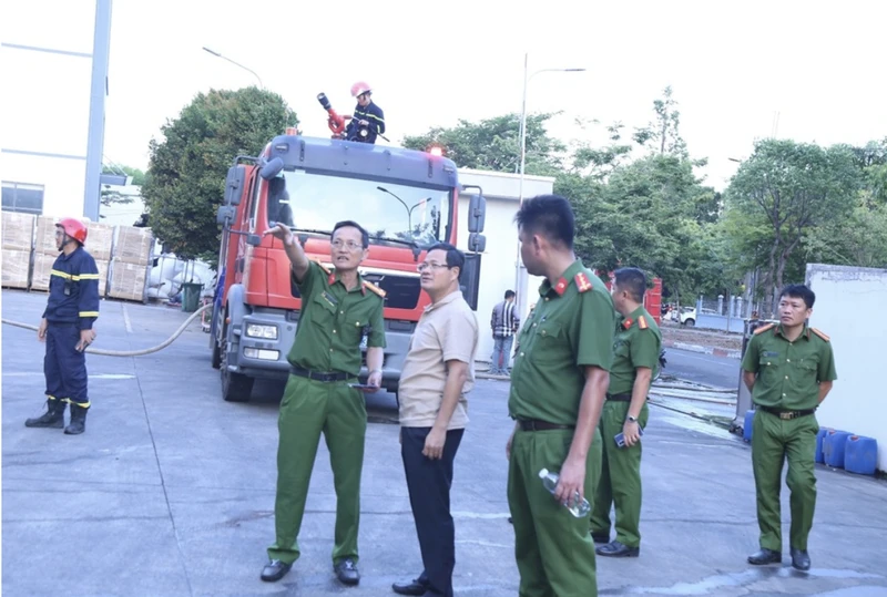 Vụ cháy khu công nghiệp ở Đồng Nai: Nhà xưởng bị cháy sập hoàn toàn