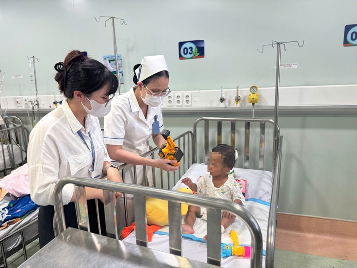 Người thân, hàng xóm, chủ trọ không lên tiếng khi biết trẻ bị bạo hành có vi phạm pháp luật?
