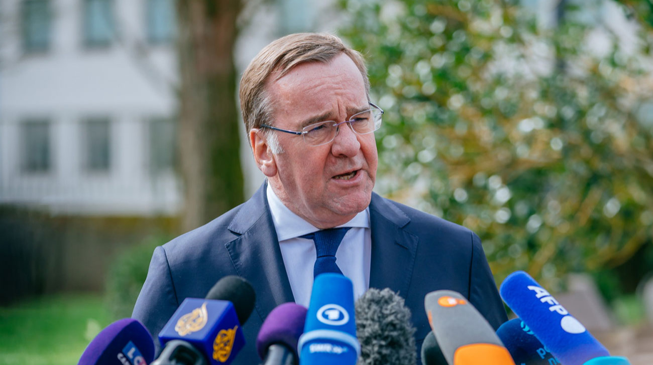 Germany's defence minister arrives in Kyiv