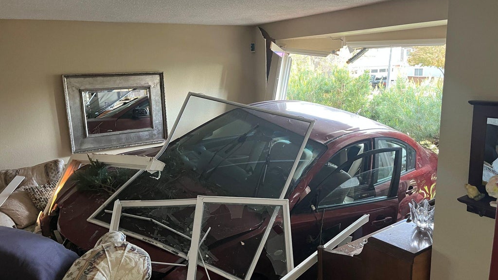 Delivery driver crashes into home in Highlands Ranch, facing DUI charges