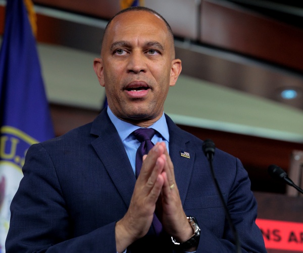 Democrats in Panic: GOP to Gain 10 House Seats