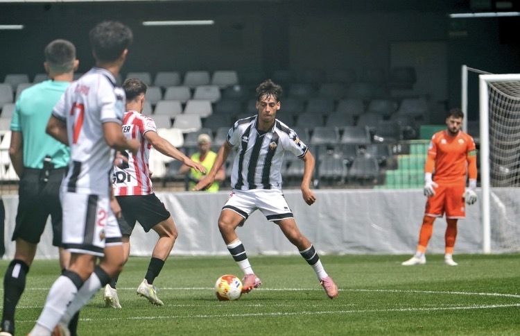 El Castellón B cae en la recta final frente a la SD Logroñés y se ...