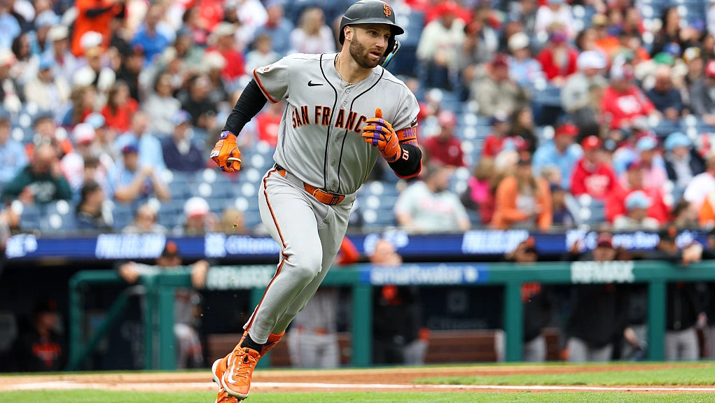 Giants shuffle roster after blowout loss to Pirates