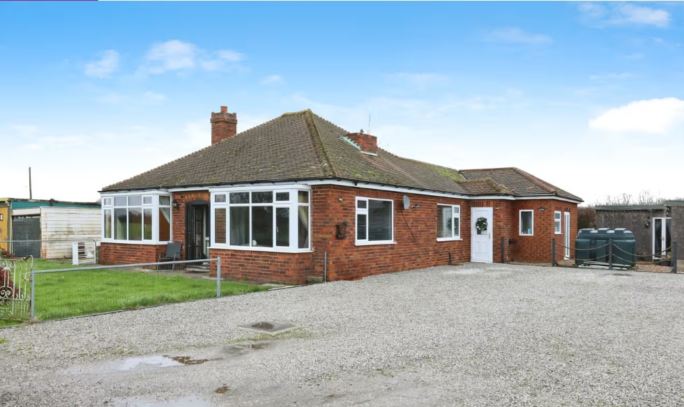 Four bedroom detached bungalow in Doncaster for £350,000 with large ...