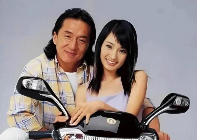Dương Mịch năm 17 tuổi từng được Thành Long trích cát xê tặng