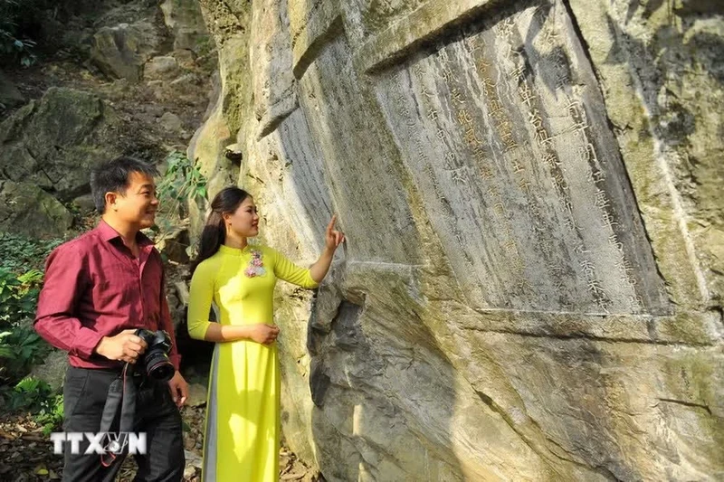Ma nhai Non Nước: Văn tự khắc núi đá trên hành trình đến di sản tư liệu UNESCO
