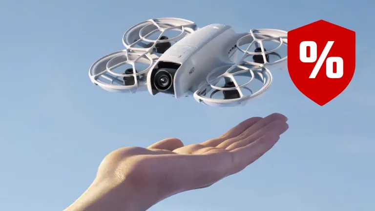 DJI Neo zlevnil na 3590 Kč. Tenhle dron točí ve 4K a bude vás sledovat ...